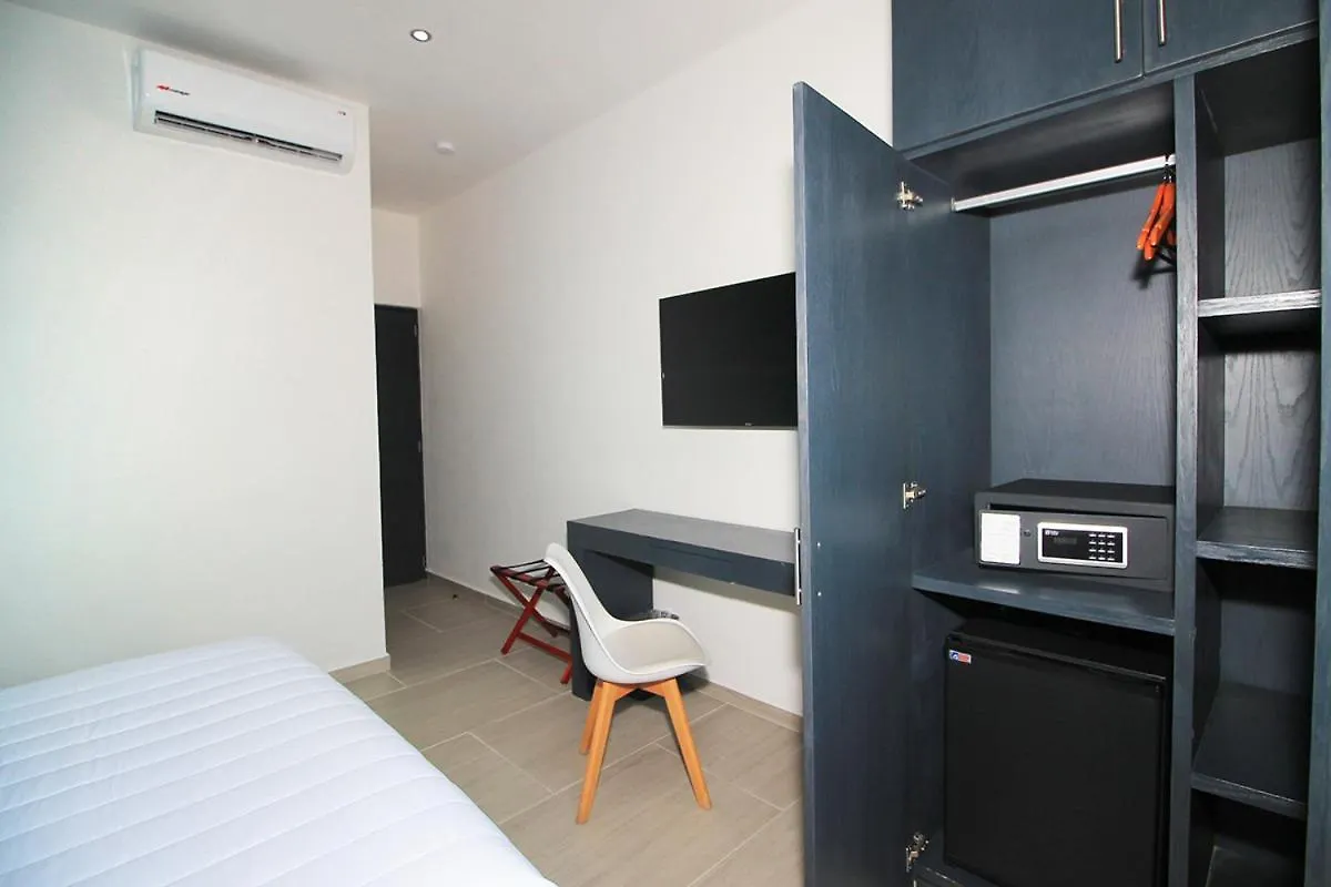 We Express Hotel Playa Del Carmen (Adults Only) 3*,