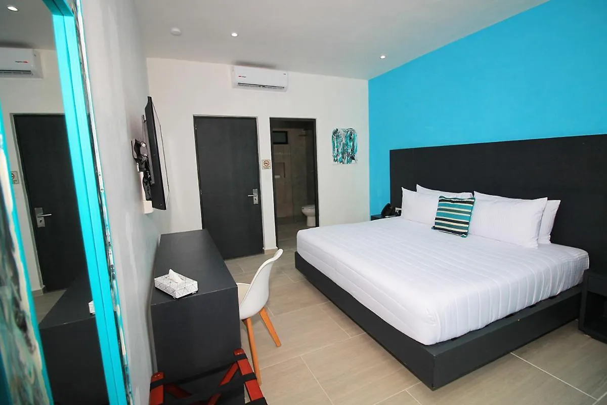 We Express Hotel Playa Del Carmen (Adults Only)